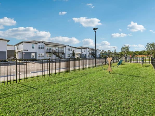 Venture Apartments photo