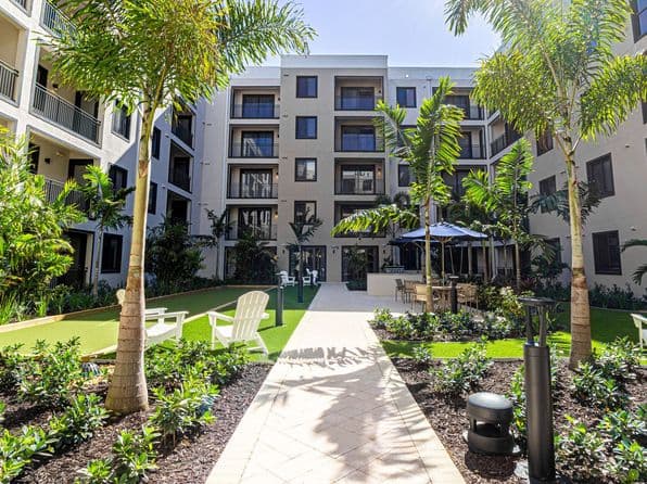 Bimini Square Apartments photo