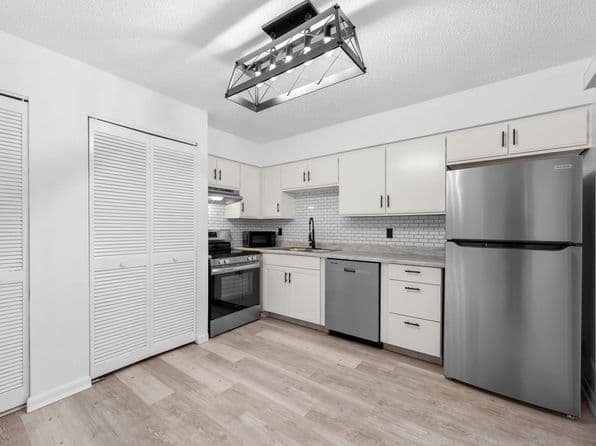 Canterbury Place Apartments photo