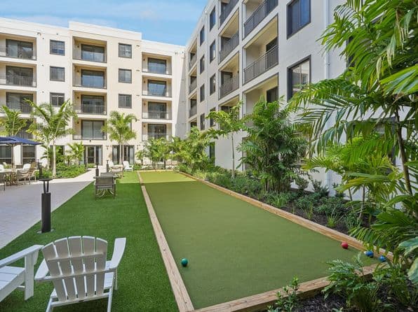 Bimini Square Apartments photo