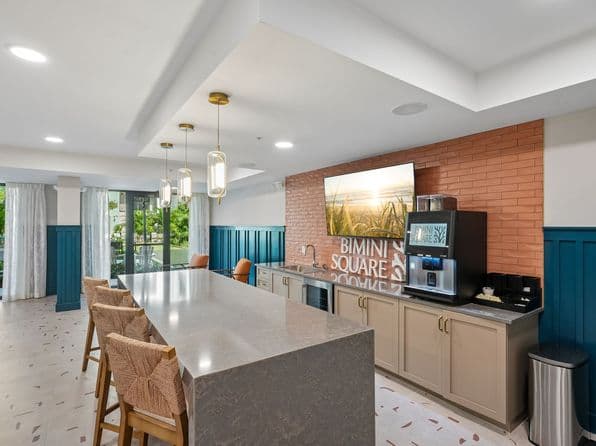 Bimini Square Apartments photo